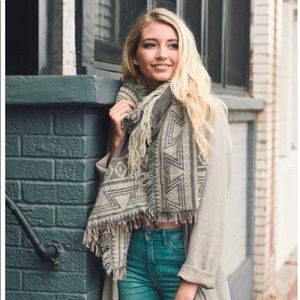 Geometric Fringe Accent Blanket Scarf
